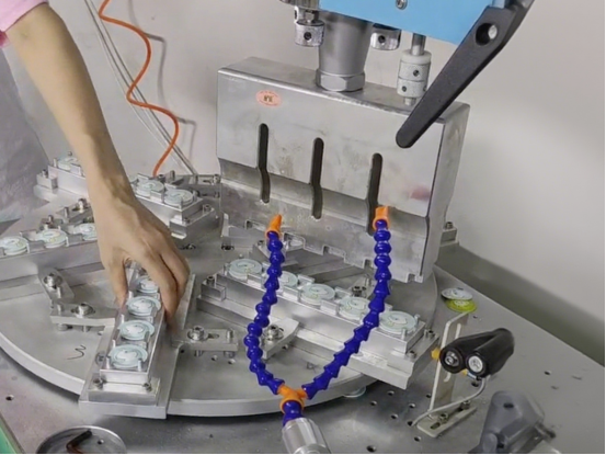 防蚊貼生產(chǎn)遇瓶頸？90%同行靠這臺(tái)設(shè)備實(shí)現(xiàn)效率×3、良品率飆升！